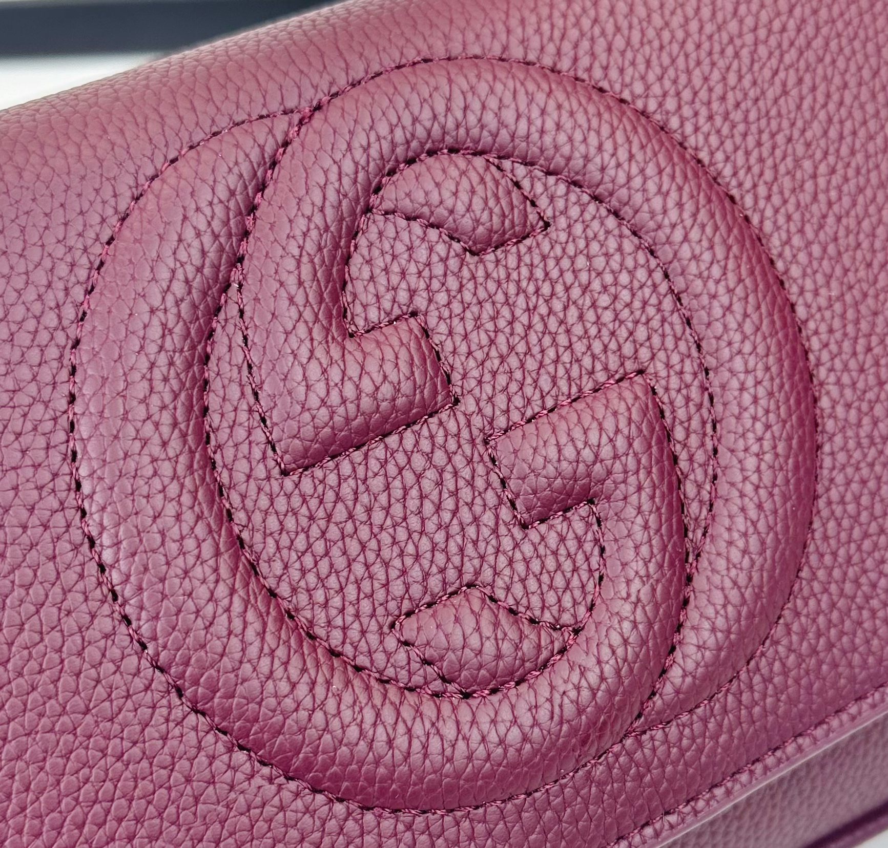 Gucci GG Marmont シリーズ 美しい全皮深紫ハンドバッグ