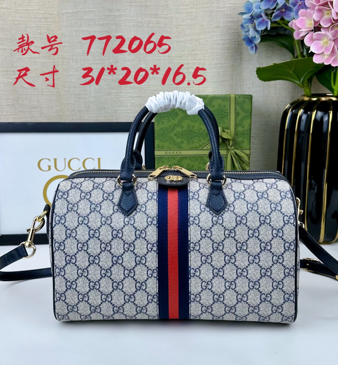  💕Ophidia系列GG手提包。作为品牌经典之作，GG Supreme帆布已然成为Gucci设计世界的
