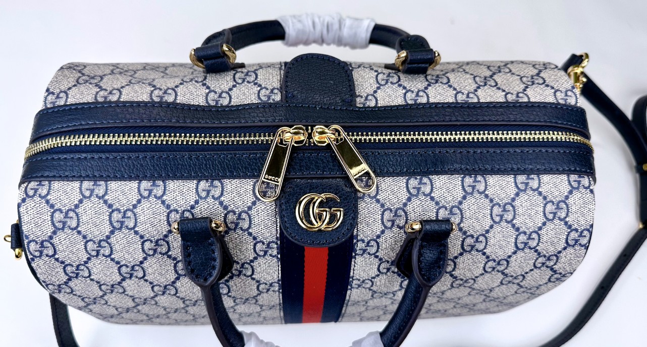  💕Ophidia系列GG手提包。作为品牌经典之作，GG Supreme帆布已然成为Gucci设计世界的