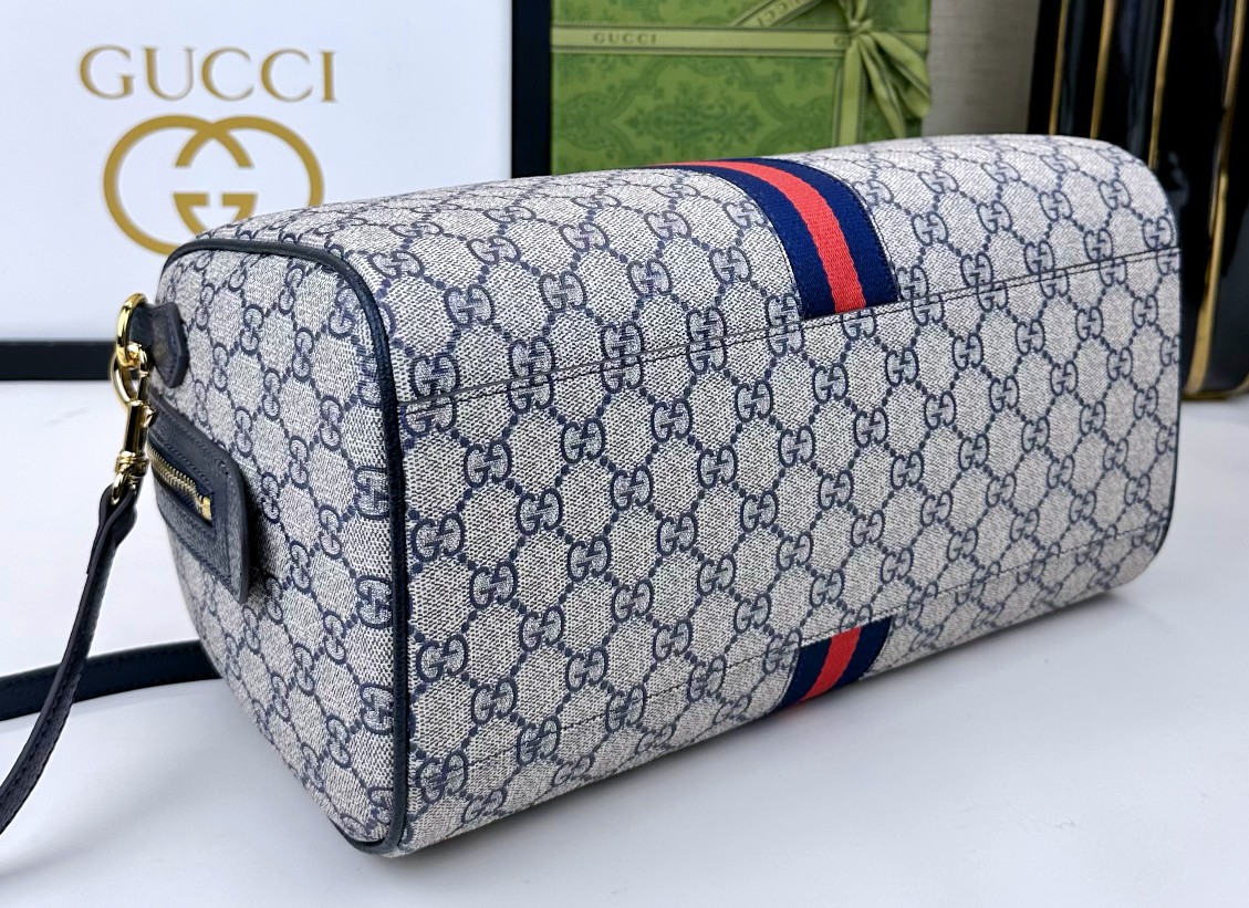  💕Ophidia系列GG手提包。作为品牌经典之作，GG Supreme帆布已然成为Gucci设计世界的