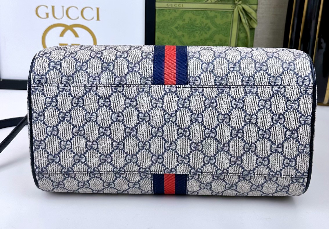  💕Ophidia系列GG手提包。作为品牌经典之作，GG Supreme帆布已然成为Gucci设计世界的