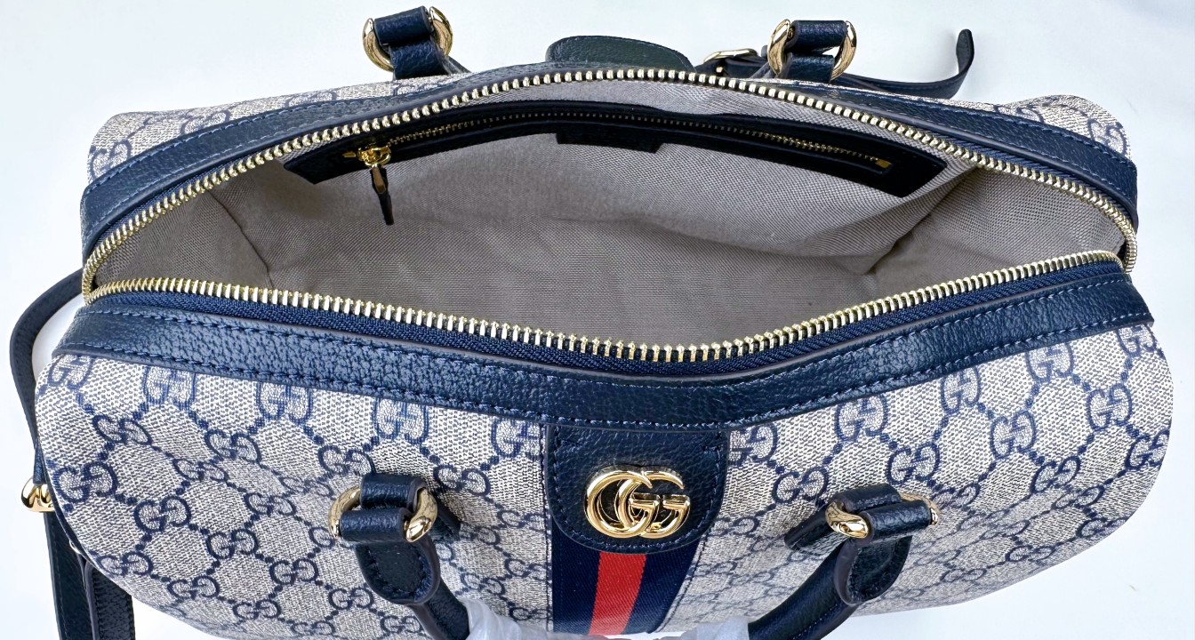  💕Ophidia系列GG手提包。作为品牌经典之作，GG Supreme帆布已然成为Gucci设计世界的