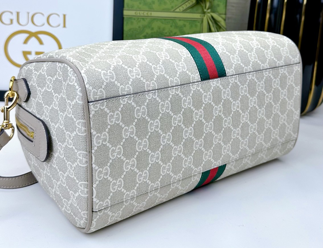  💕Ophidia系列GG手提包。作为品牌经典之作，GG Supreme帆布已然成为Gucci设计世界的