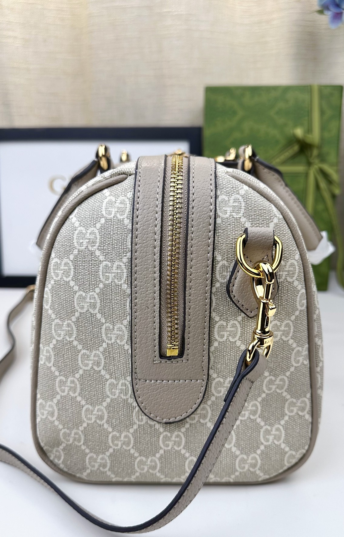  💕Ophidia系列GG手提包。作为品牌经典之作，GG Supreme帆布已然成为Gucci设计世界的