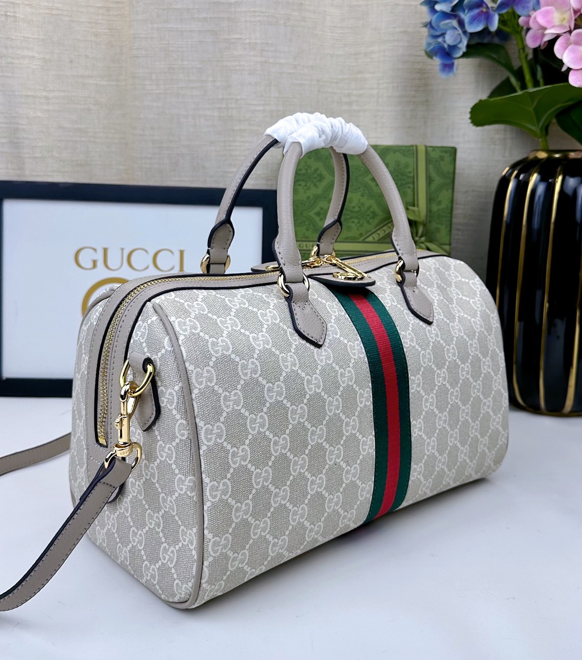  💕Ophidia系列GG手提包。作为品牌经典之作，GG Supreme帆布已然成为Gucci设计世界的