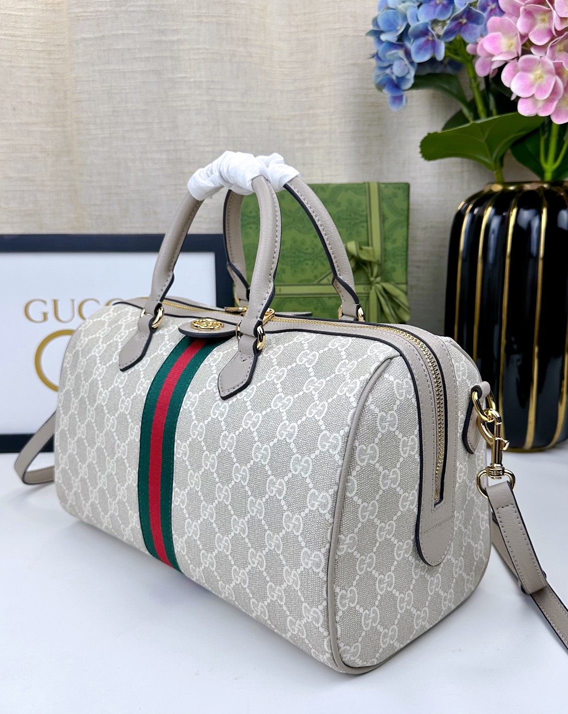  💕Ophidia系列GG手提包。作为品牌经典之作，GG Supreme帆布已然成为Gucci设计世界的