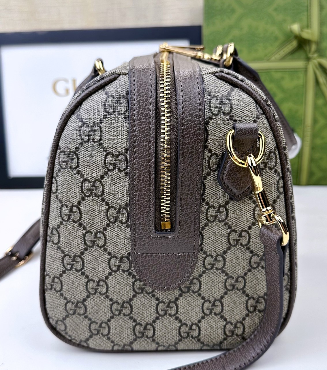  💕Ophidia系列GG手提包。作为品牌经典之作，GG Supreme帆布已然成为Gucci设计世界的