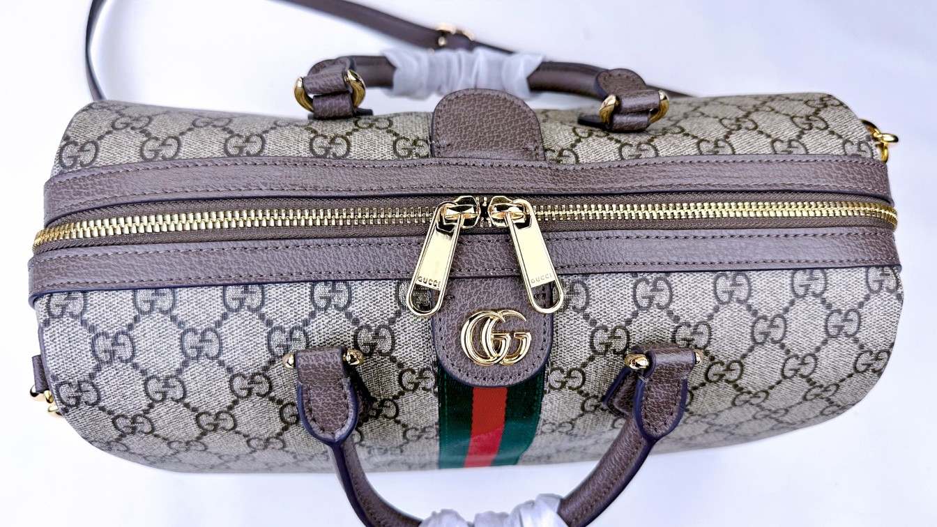  💕Ophidia系列GG手提包。作为品牌经典之作，GG Supreme帆布已然成为Gucci设计世界的