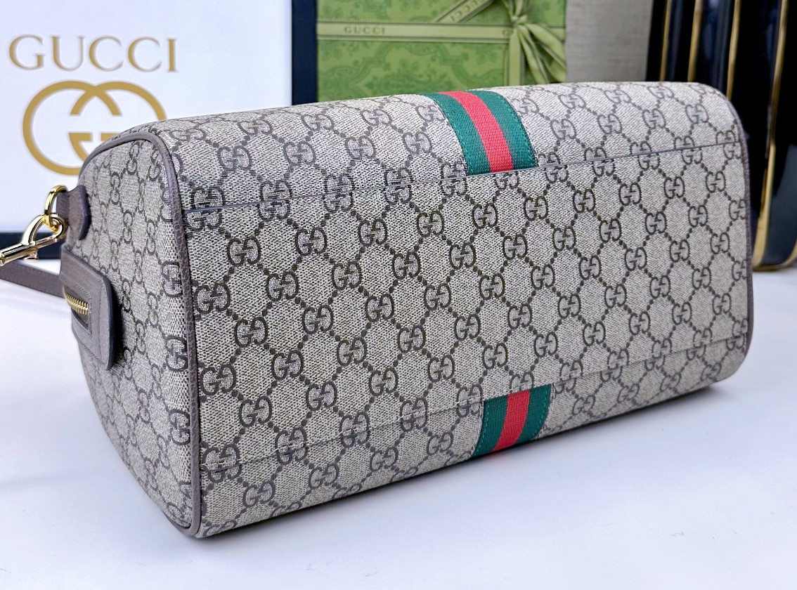  💕Ophidia系列GG手提包。作为品牌经典之作，GG Supreme帆布已然成为Gucci设计世界的