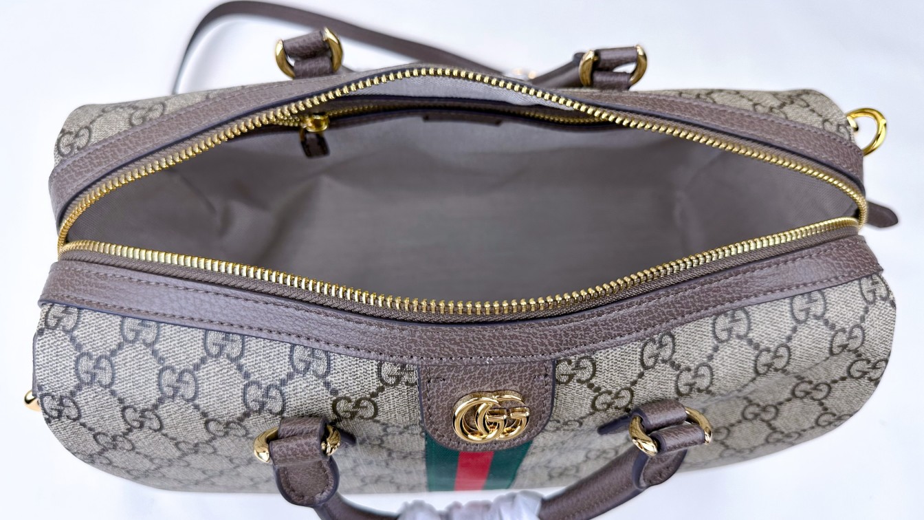  💕Ophidia系列GG手提包。作为品牌经典之作，GG Supreme帆布已然成为Gucci设计世界的