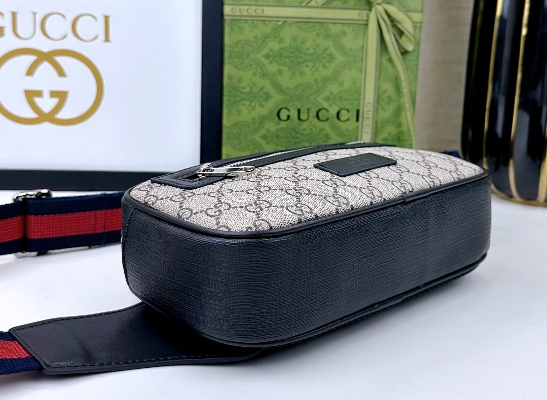 ‼Belt Bag 腰包以超舒适的柔软GG Supreme高级人造帆布制成的小包可调节腰带是Gu特有品牌