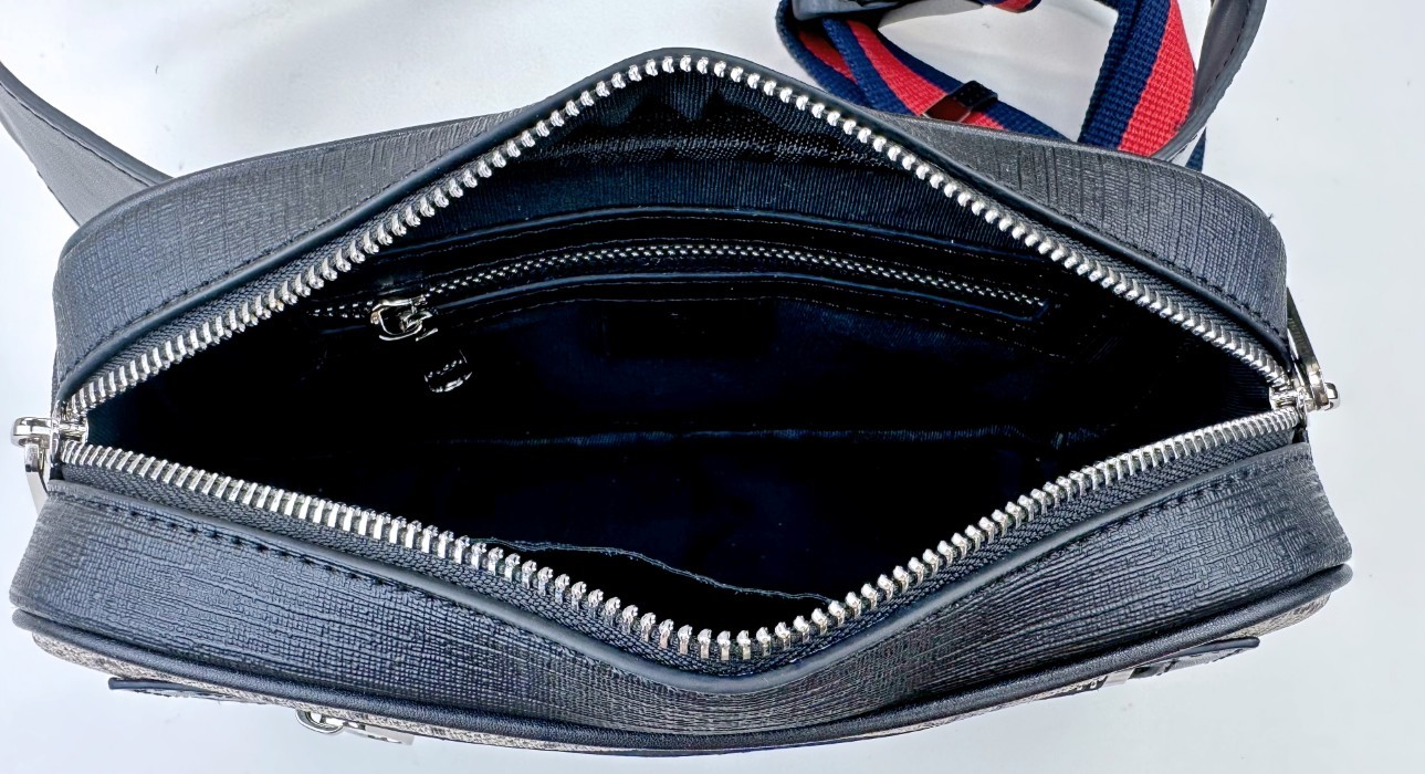 ‼Belt Bag 腰包以超舒适的柔软GG Supreme高级人造帆布制成的小包可调节腰带是Gu特有品牌