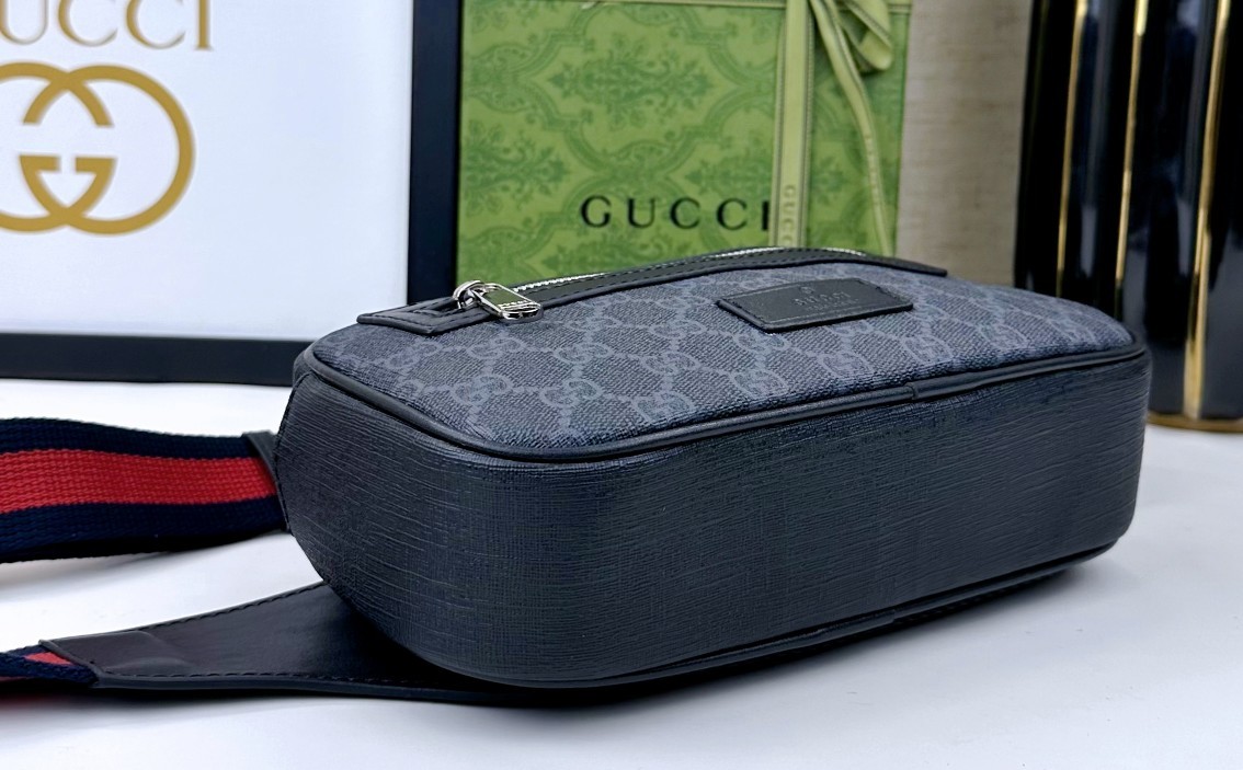 ‼Belt Bag 腰包以超舒适的柔软GG Supreme高级人造帆布制成的小包可调节腰带是Gu特有品牌