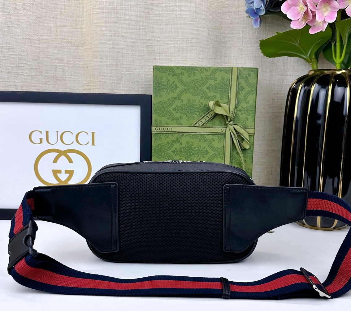 ‼Belt Bag 腰包以超舒适的柔软GG Supreme高级人造帆布制成的小包可调节腰带是Gu特有品牌