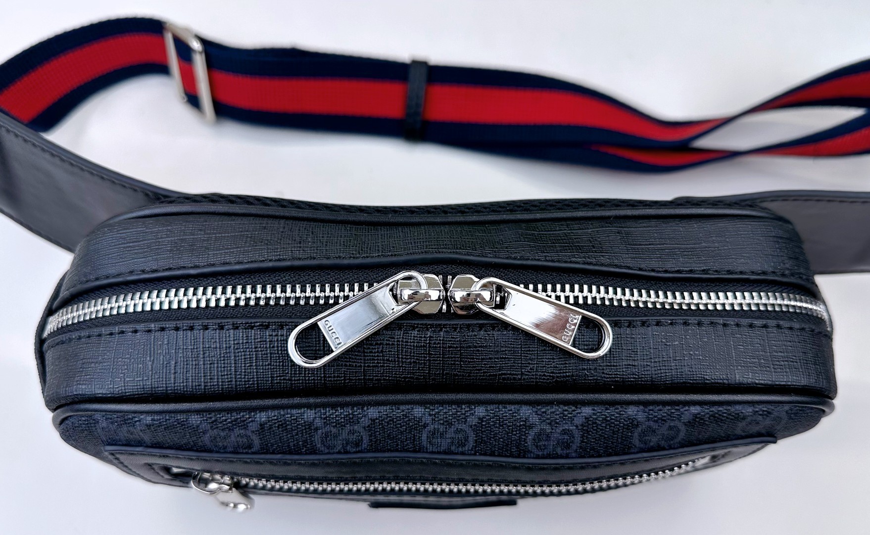 ‼Belt Bag 腰包以超舒适的柔软GG Supreme高级人造帆布制成的小包可调节腰带是Gu特有品牌