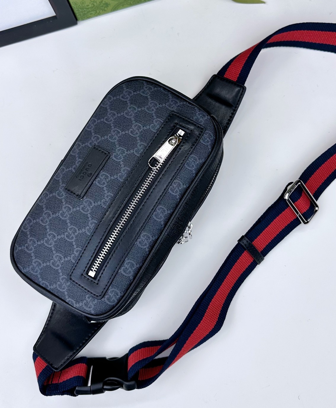 ‼Belt Bag 腰包以超舒适的柔软GG Supreme高级人造帆布制成的小包可调节腰带是Gu特有品牌
