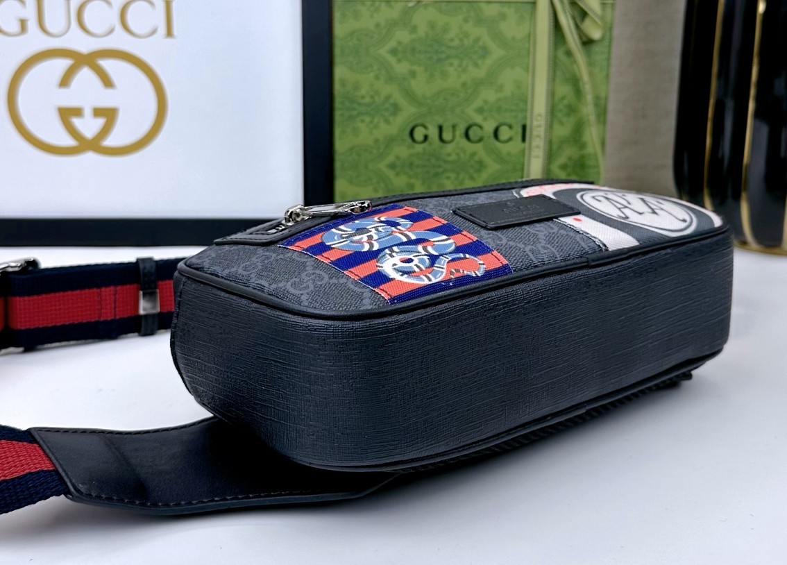 ,Belt Bag 腰包以超舒适的柔软GG Supreme高级人造帆布制成的小包可调节腰带是Gu特有品牌