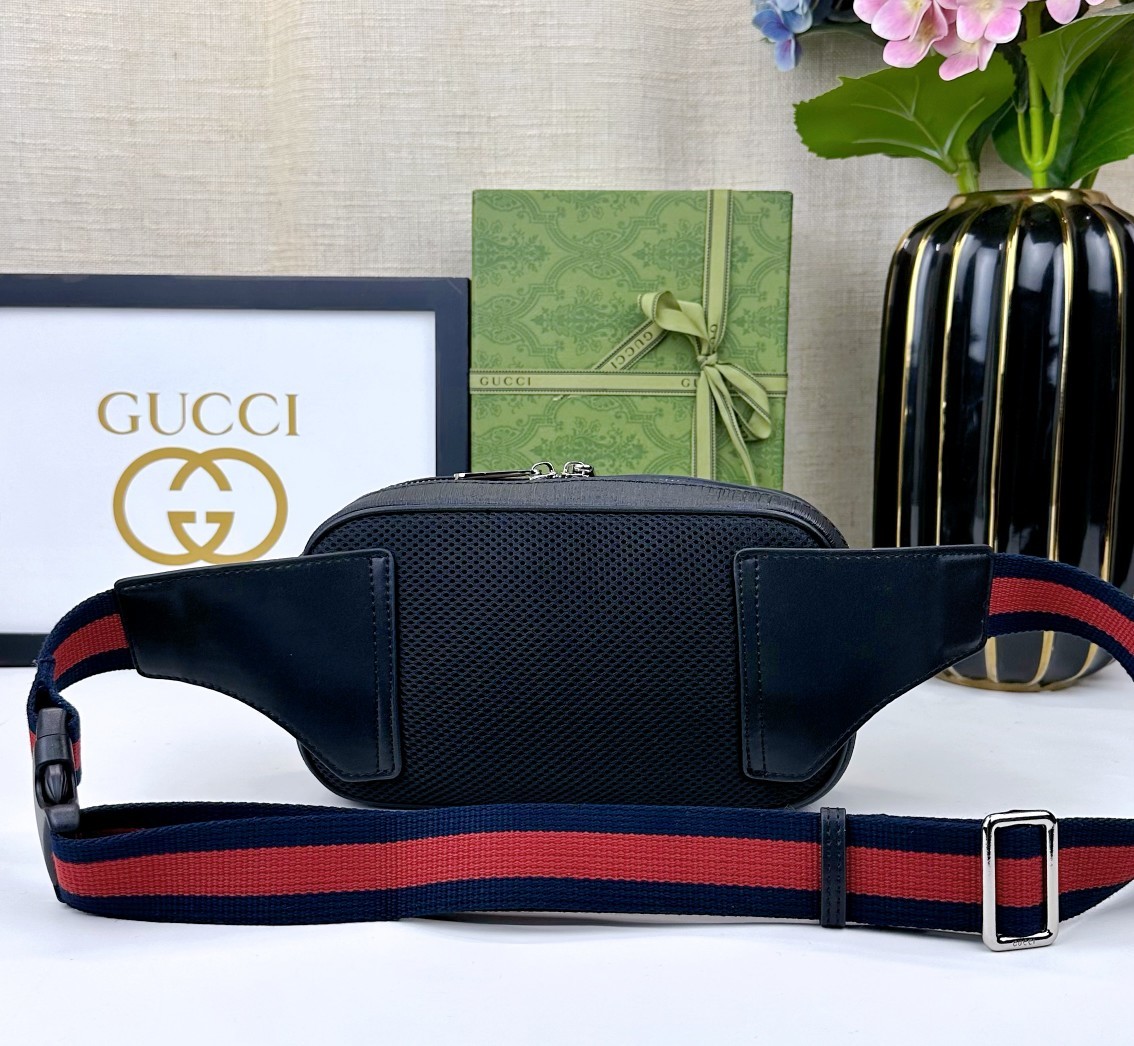 ,Belt Bag 腰包以超舒适的柔软GG Supreme高级人造帆布制成的小包可调节腰带是Gu特有品牌