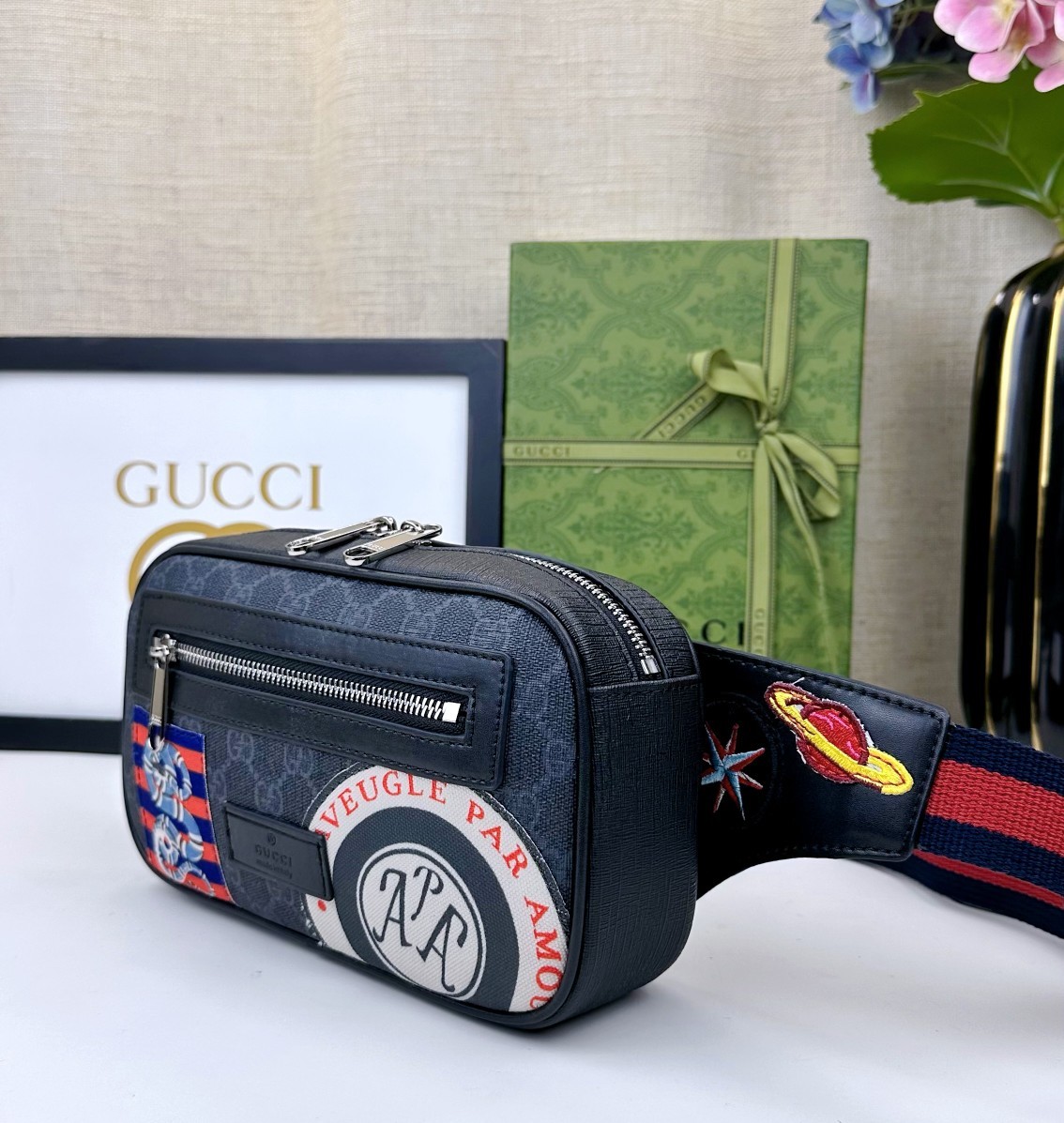 ,Belt Bag 腰包以超舒适的柔软GG Supreme高级人造帆布制成的小包可调节腰带是Gu特有品牌