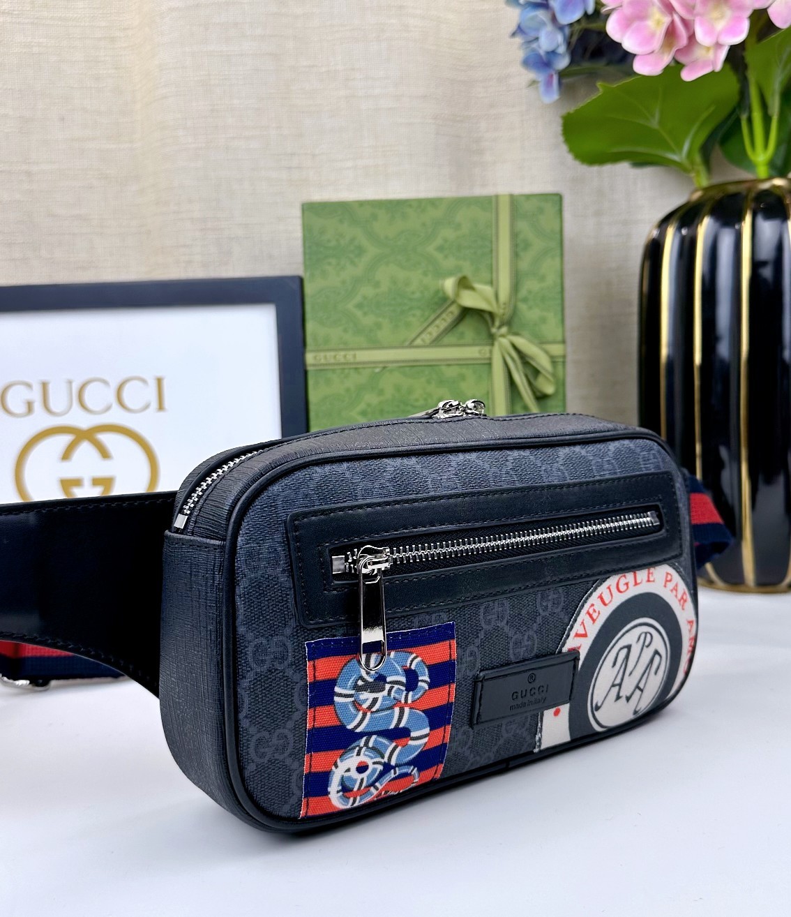 ,Belt Bag 腰包以超舒适的柔软GG Supreme高级人造帆布制成的小包可调节腰带是Gu特有品牌
