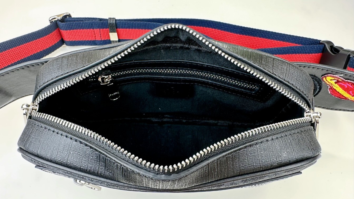 ,Belt Bag 腰包以超舒适的柔软GG Supreme高级人造帆布制成的小包可调节腰带是Gu特有品牌