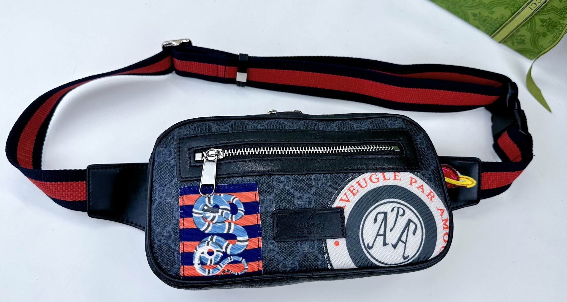 ,Belt Bag 腰包以超舒适的柔软GG Supreme高级人造帆布制成的小包可调节腰带是Gu特有品牌