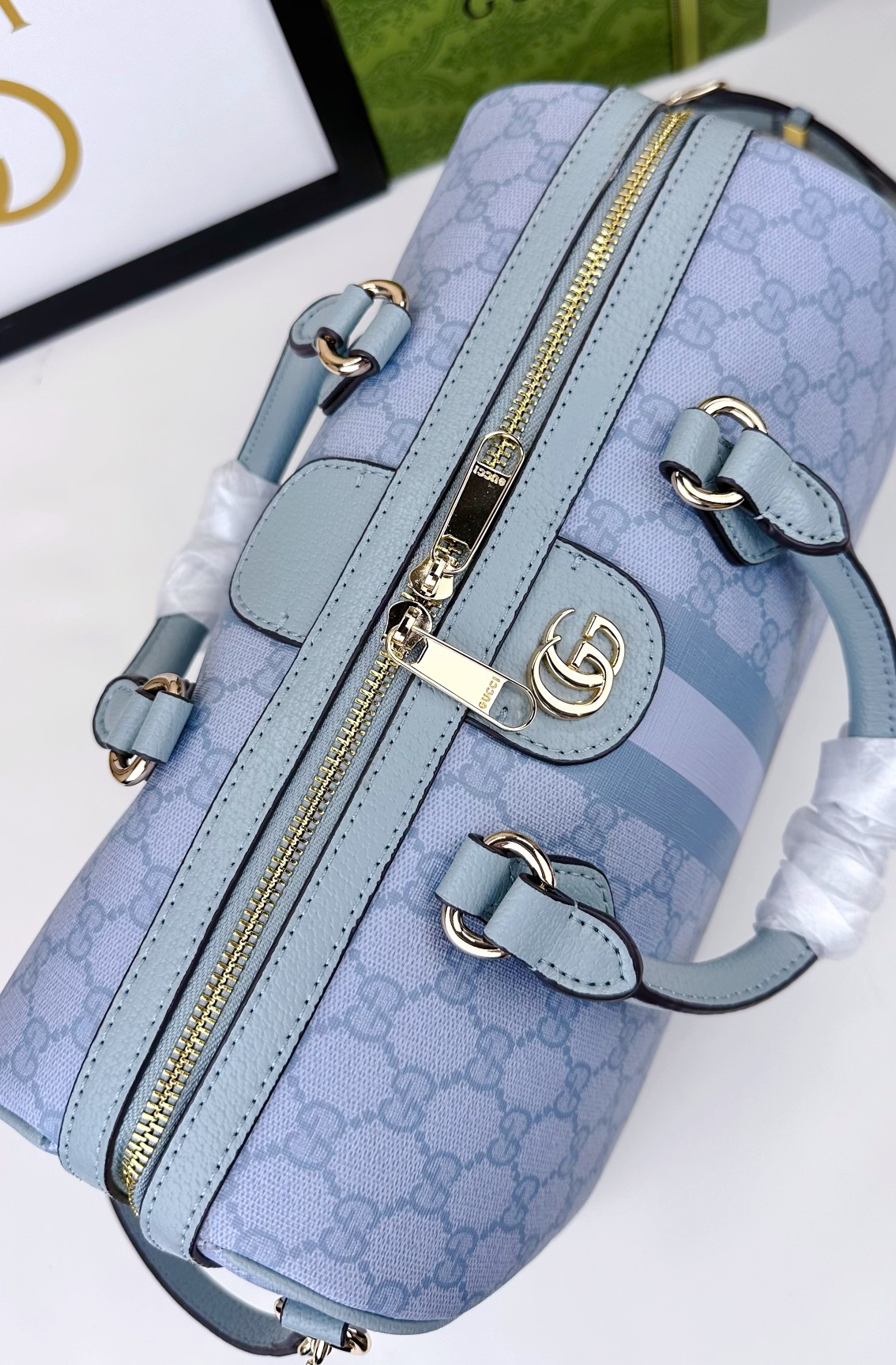 💕Ophidia系列GG手提包。作为品牌经典之作，GG Supreme帆布已然成为Gucci设计世界的标