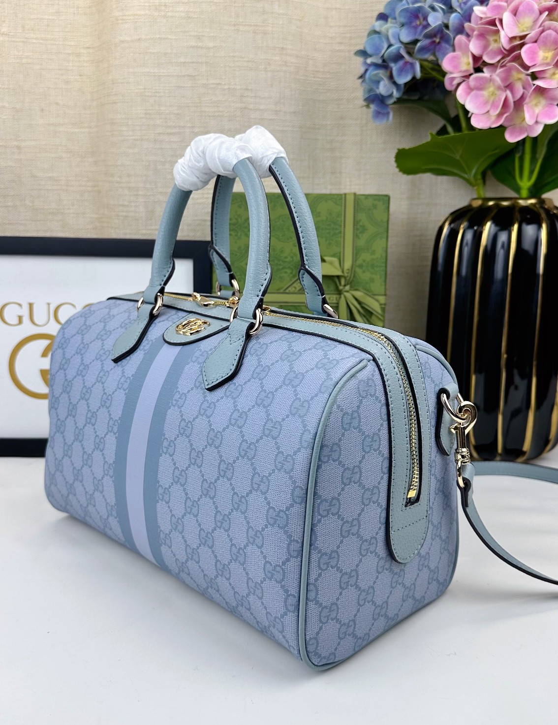 💕Ophidia系列GG手提包。作为品牌经典之作，GG Supreme帆布已然成为Gucci设计世界的标