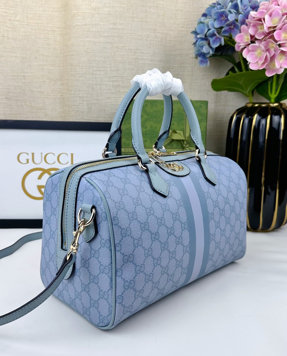 💕Ophidia系列GG手提包。作为品牌经典之作，GG Supreme帆布已然成为Gucci设计世界的标