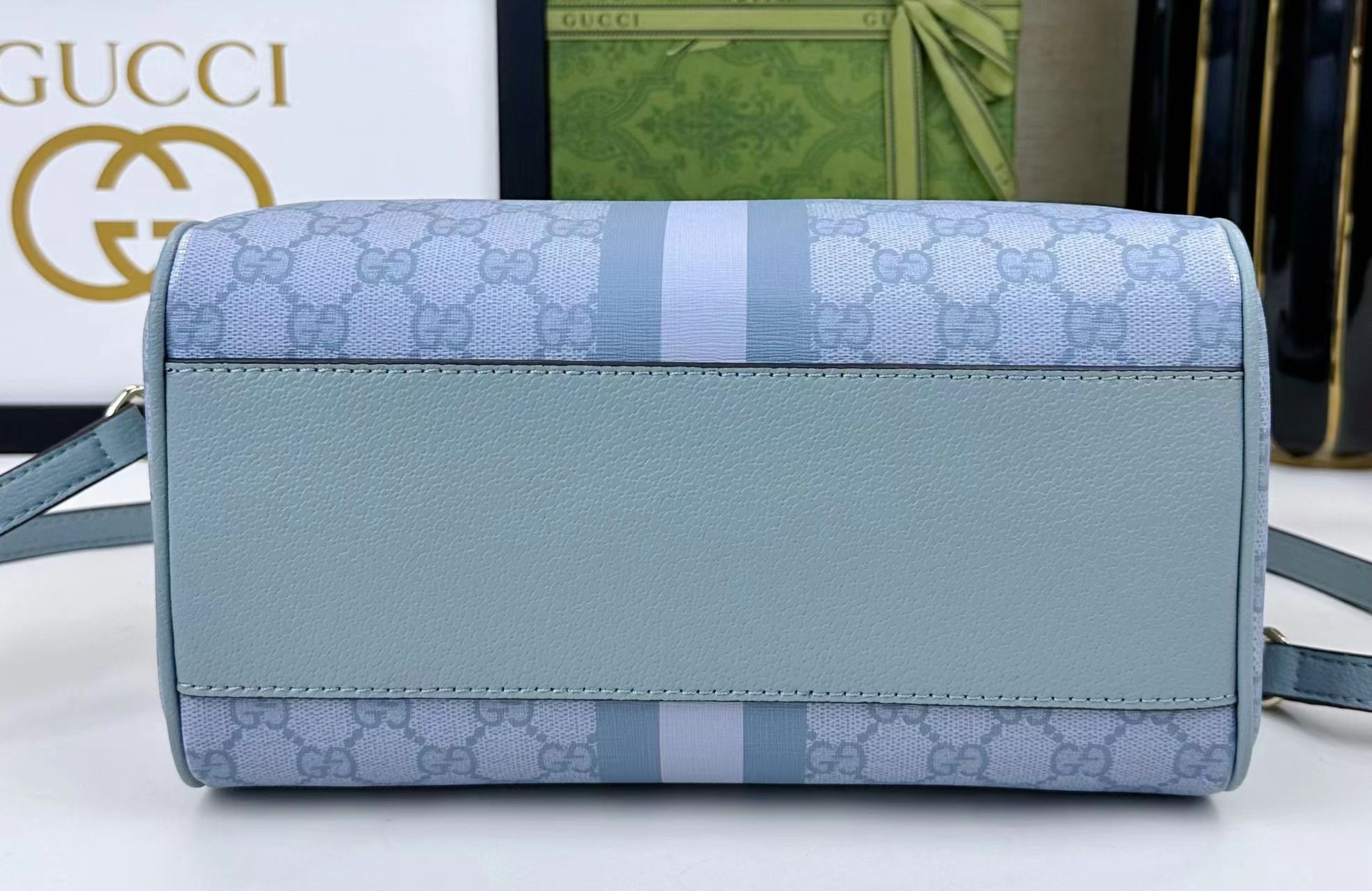 💕Ophidia系列GG手提包。作为品牌经典之作，GG Supreme帆布已然成为Gucci设计世界的标