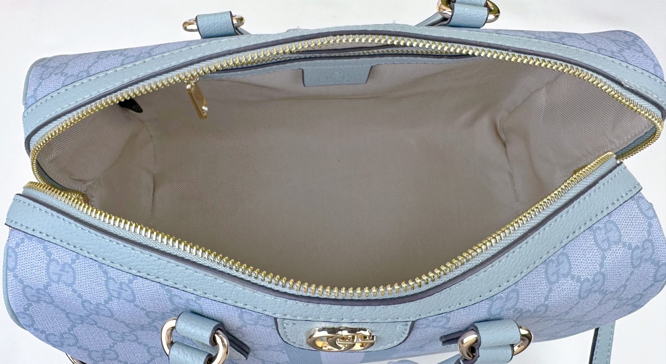 💕Ophidia系列GG手提包。作为品牌经典之作，GG Supreme帆布已然成为Gucci设计世界的标