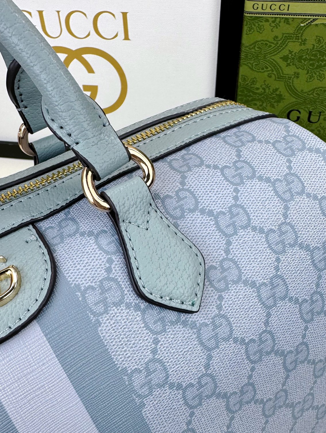 💕Ophidia系列GG手提包。作为品牌经典之作，GG Supreme帆布已然成为Gucci设计世界的标