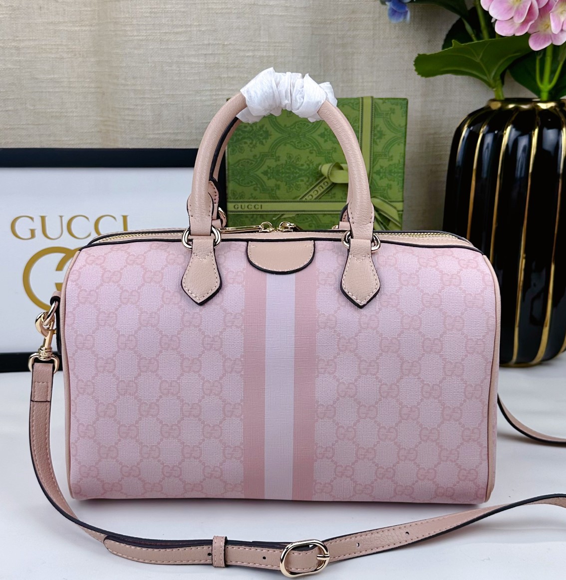  💕Ophidia系列GG手提包。作为品牌经典之作，GG Supreme帆布已然成为Gucci设计世界的