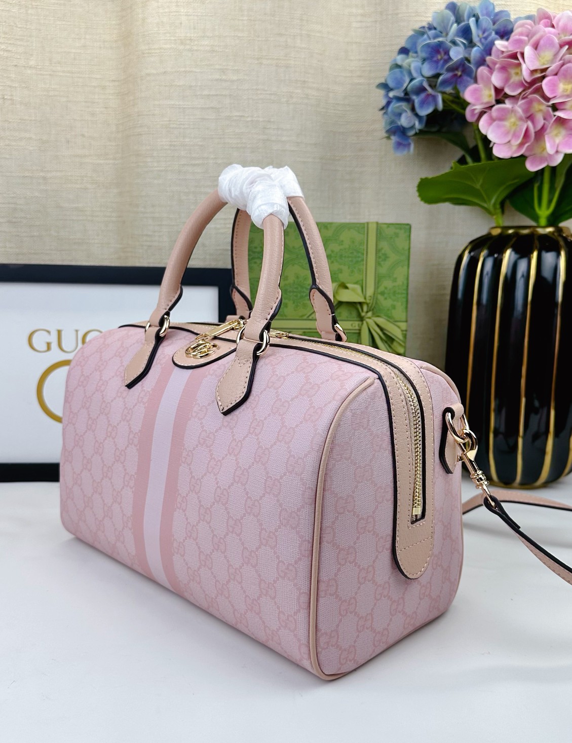  💕Ophidia系列GG手提包。作为品牌经典之作，GG Supreme帆布已然成为Gucci设计世界的