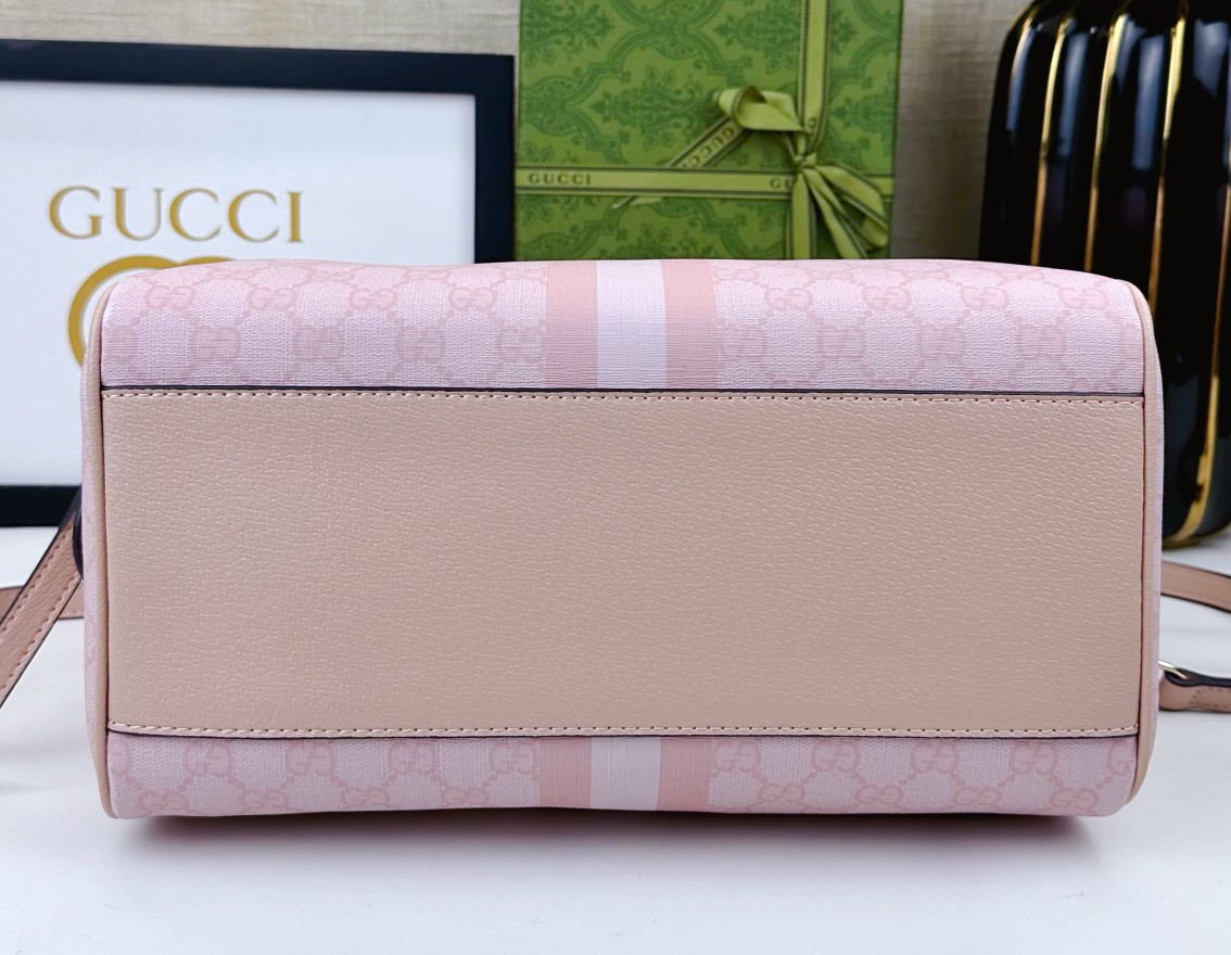  💕Ophidia系列GG手提包。作为品牌经典之作，GG Supreme帆布已然成为Gucci设计世界的