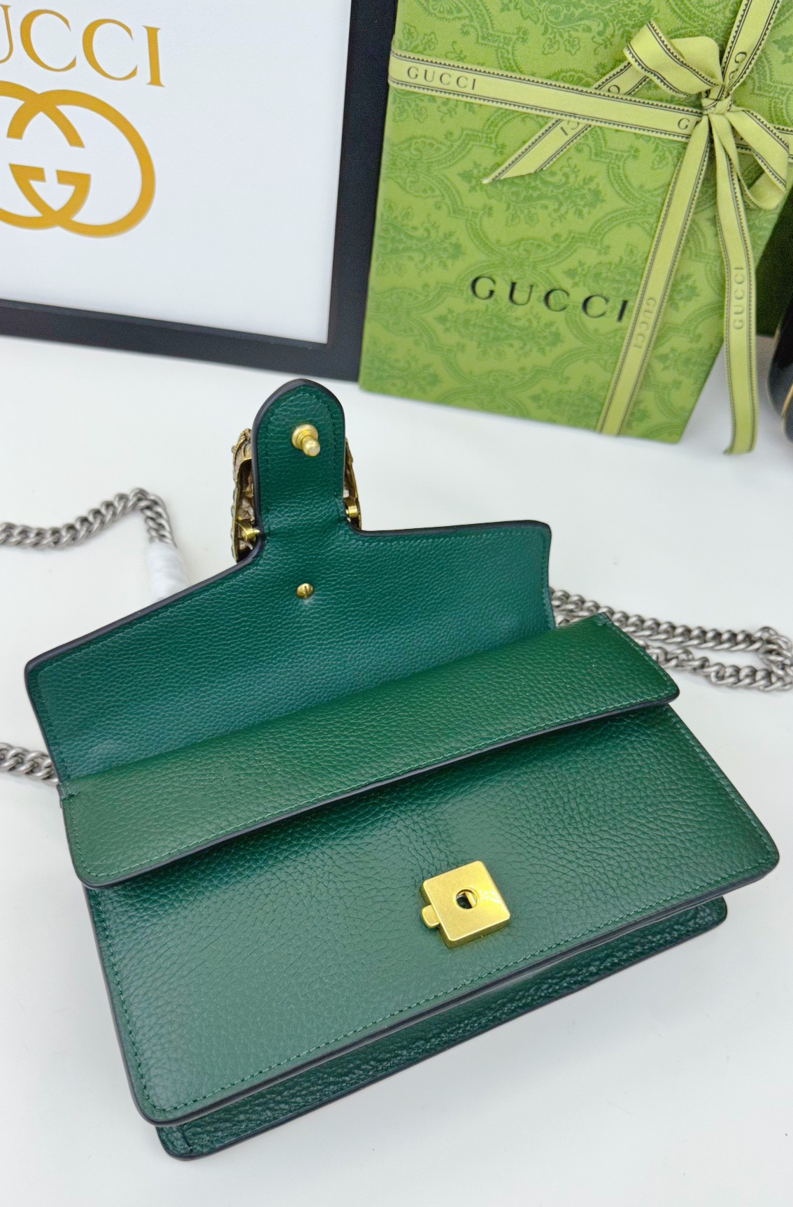 GG Dionysus 中号 エレガントなデザインの軽量ハンドバッグ