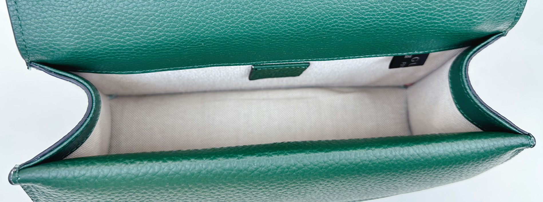 GG Dionysus 中号 エレガントなデザインの軽量ハンドバッグ