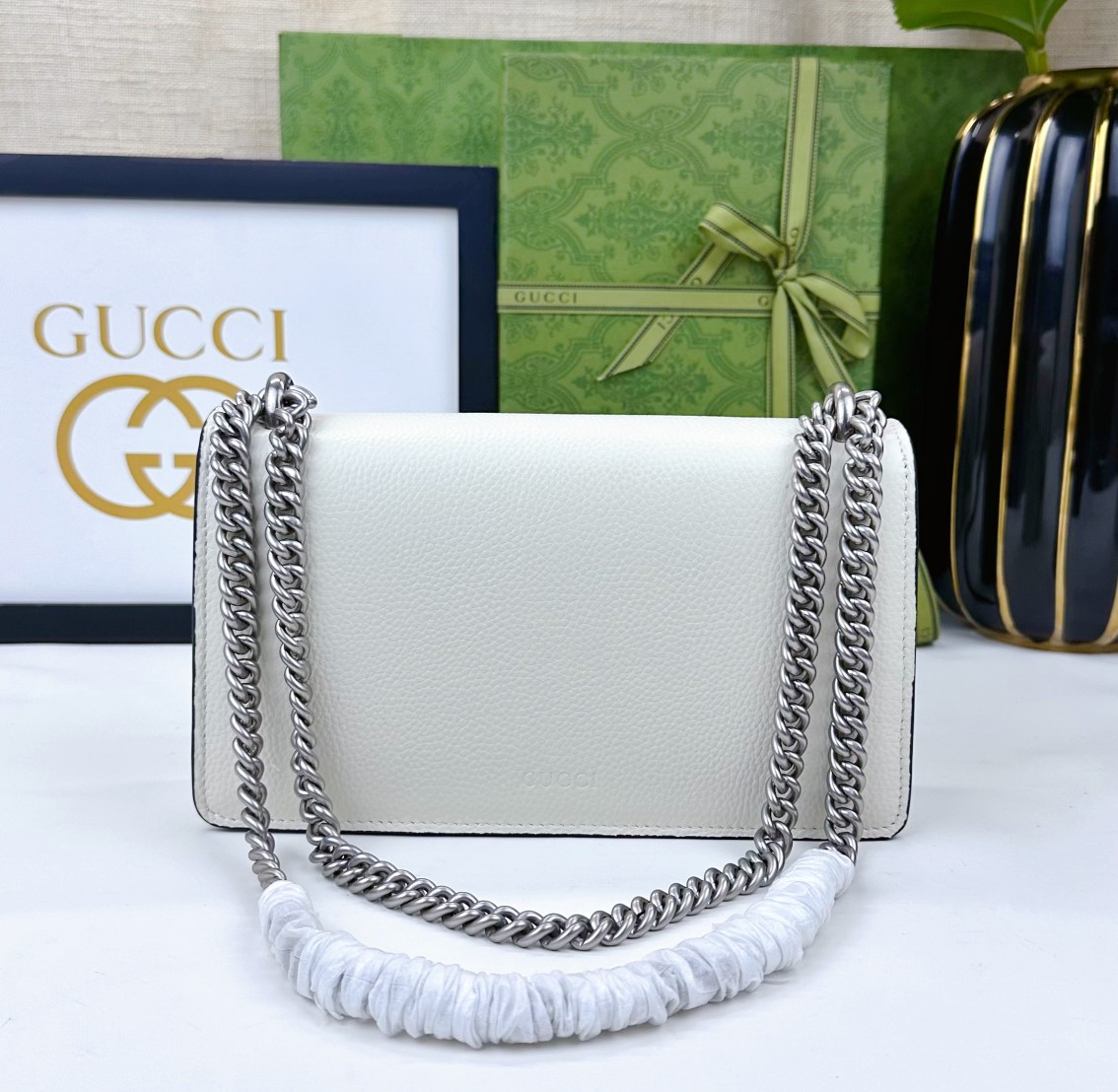 GG Dionysus 中号バッグ - 新しいデザインで軽量化されたエレガントなスタイル