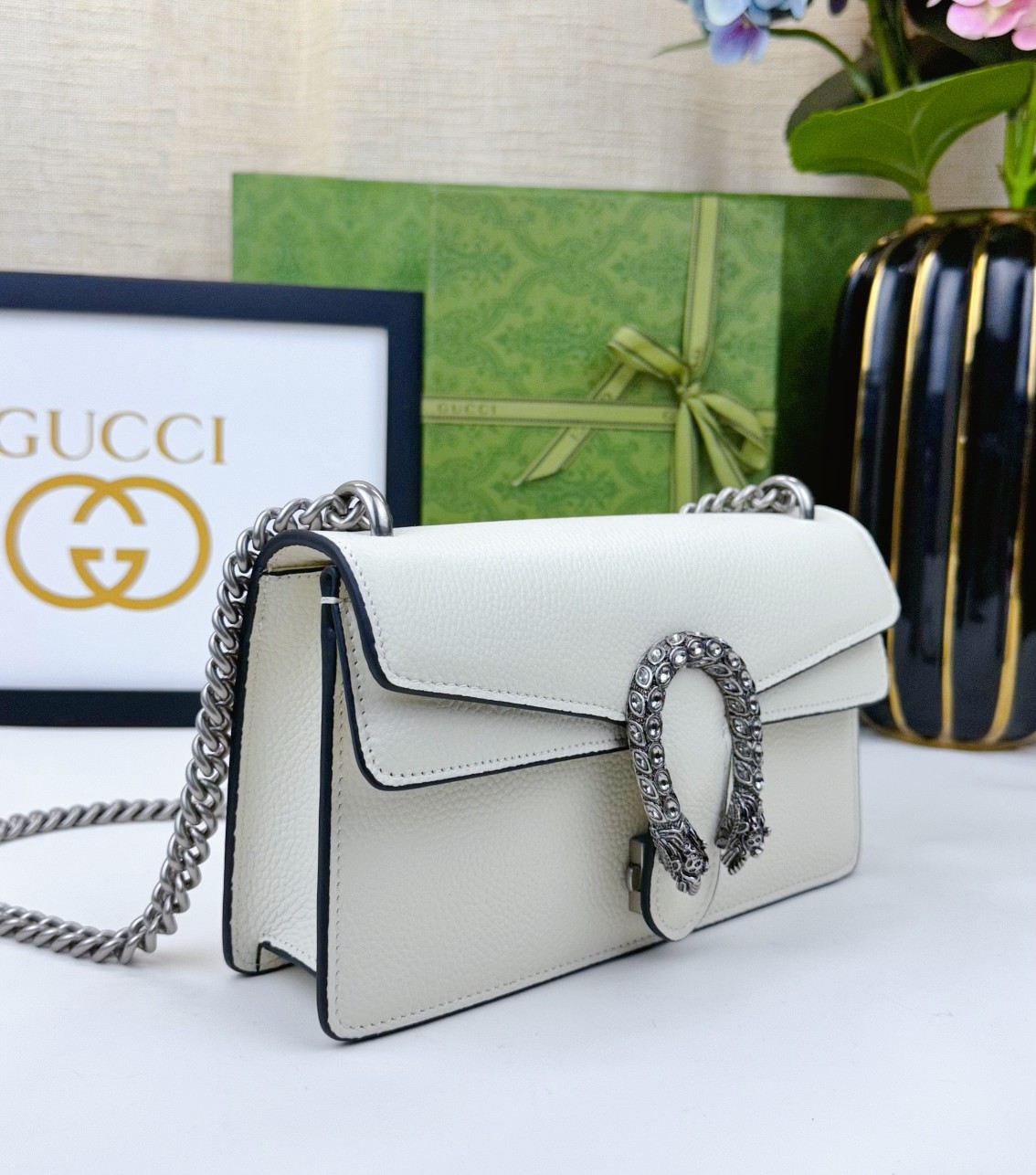 GG Dionysus 中号バッグ - 新しいデザインで軽量化されたエレガントなスタイル