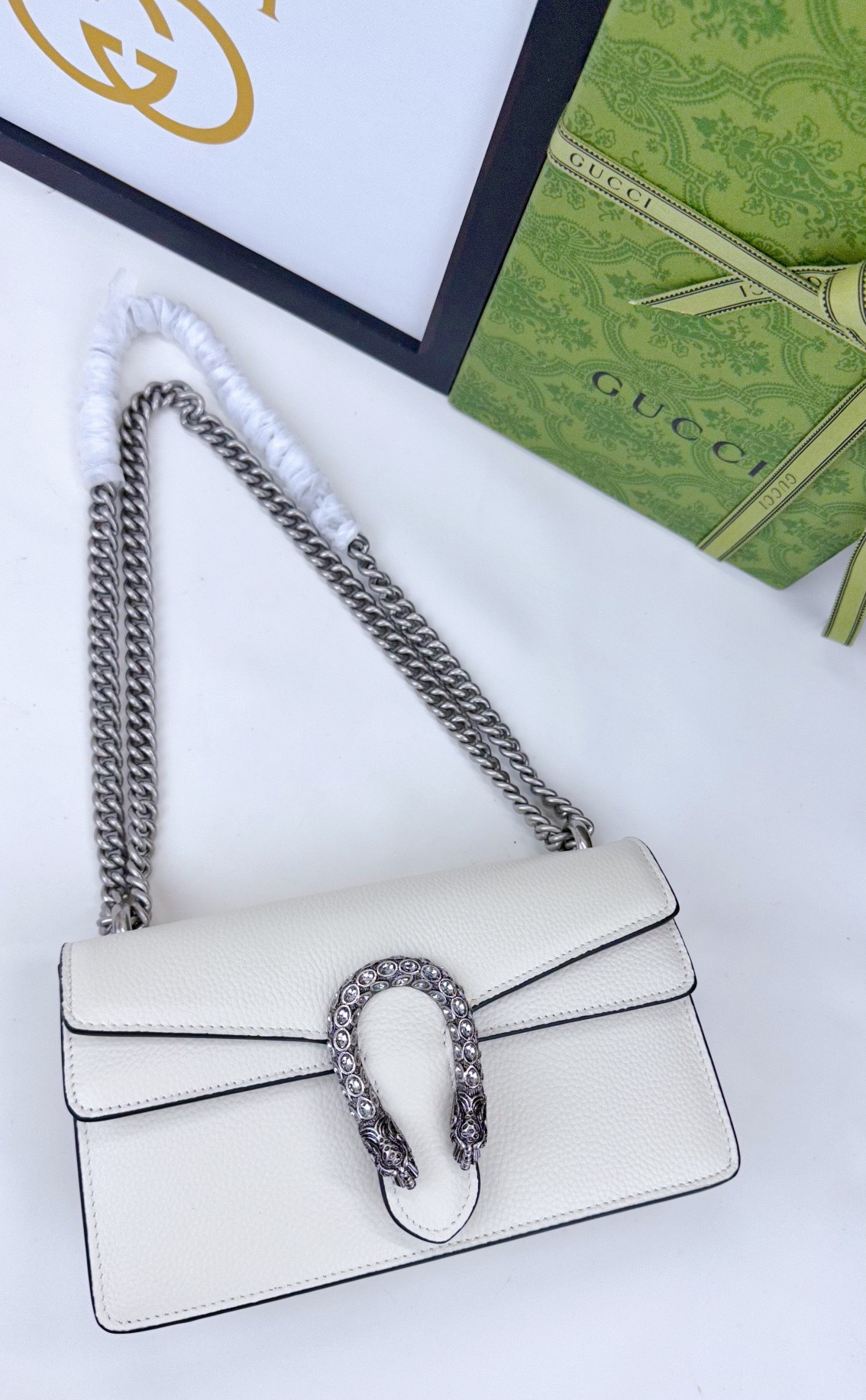 GG Dionysus 中号バッグ - 新しいデザインで軽量化されたエレガントなスタイル