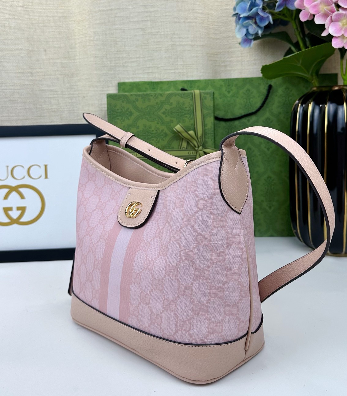 GG Ophidiaシリーズ GG小号肩背包 - 独創的なデザインと多機能性