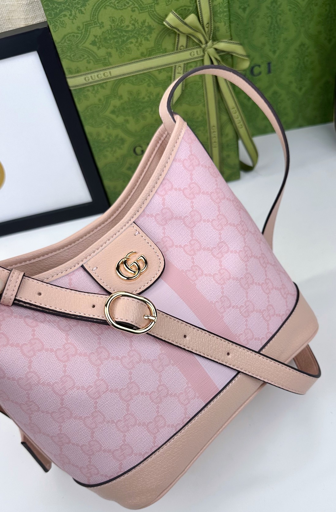 GG Ophidiaシリーズ GG小号肩背包 - 独創的なデザインと多機能性