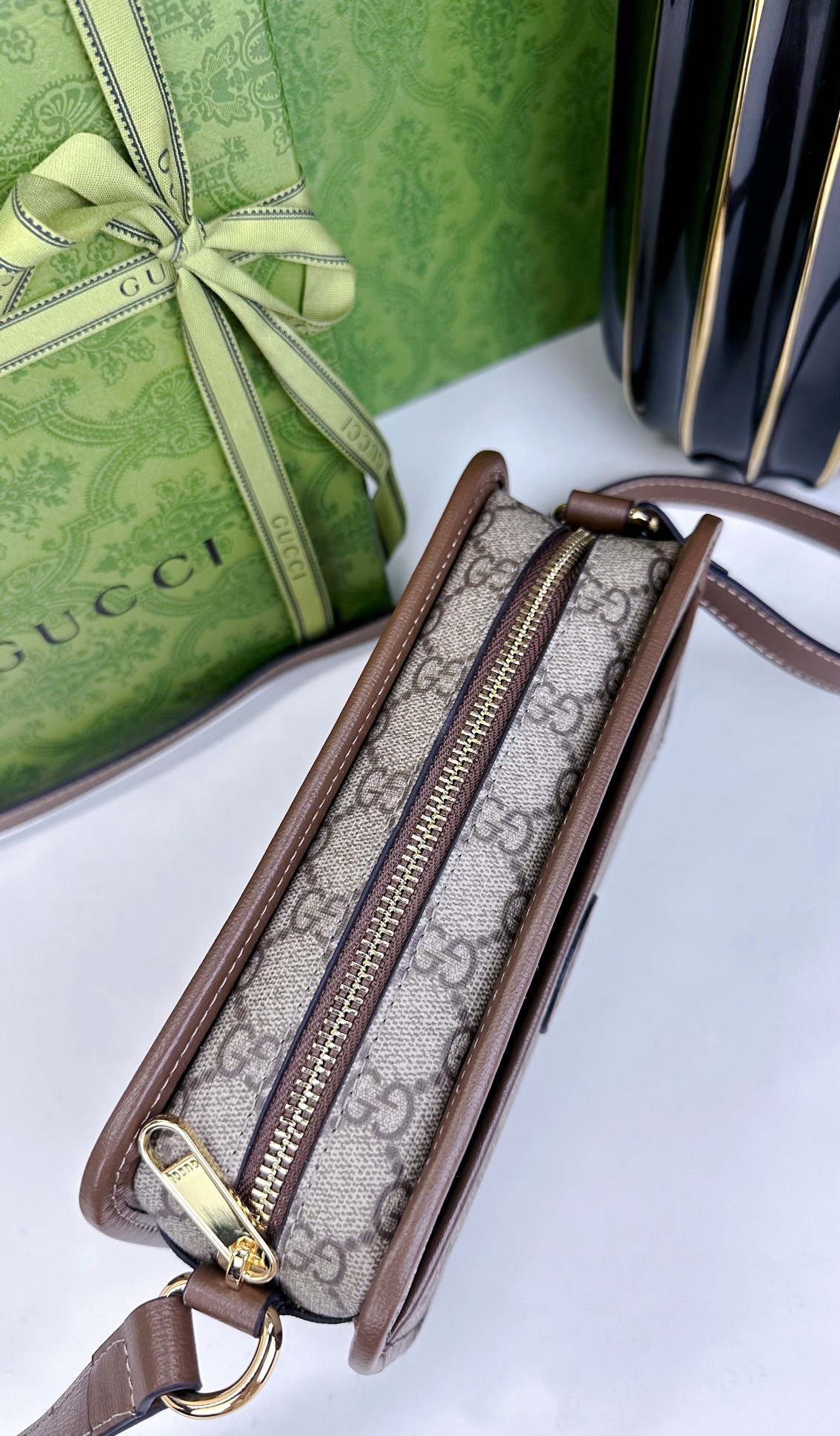 GG Supreme帆布ミニショルダーバッグ - 環境に優しい素材とクラシックなカラー