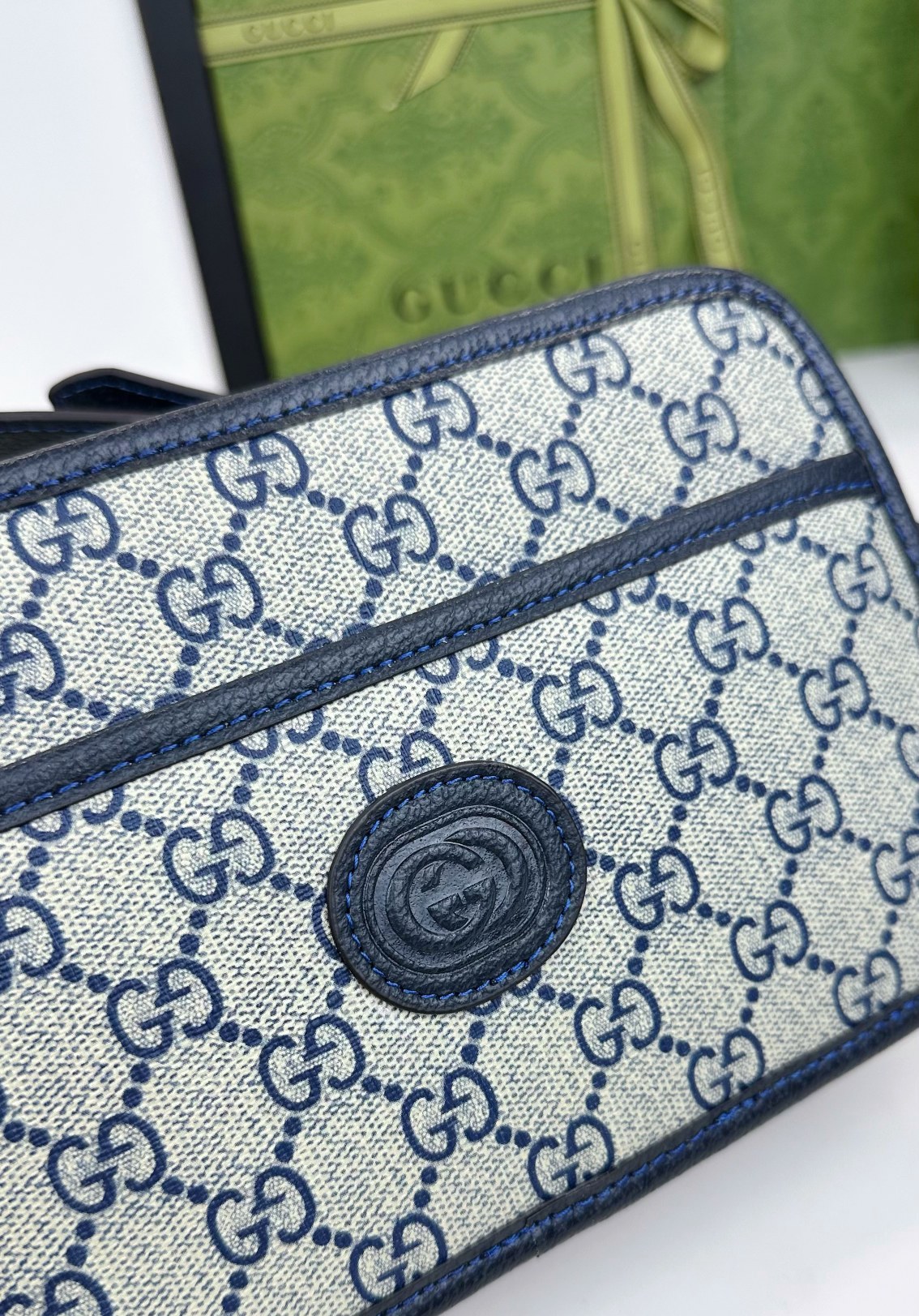 GG Supreme帆布小型肩背包 - 環境に配慮したデザインとクラシックカラー