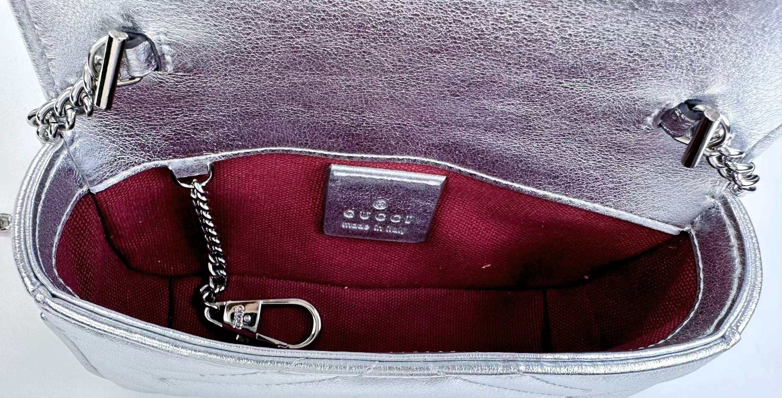   mini G家爆款，专柜品质，实物实拍。小可爱迷你链条包，采用颇具结构化的柔软造型，绗缝人形花纹真皮