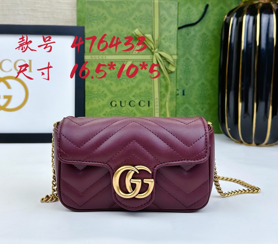   mini G家爆款，专柜品质，实物实拍。小可爱迷你链条包，采用颇具结构化的柔软造型，绗缝人形花纹真皮