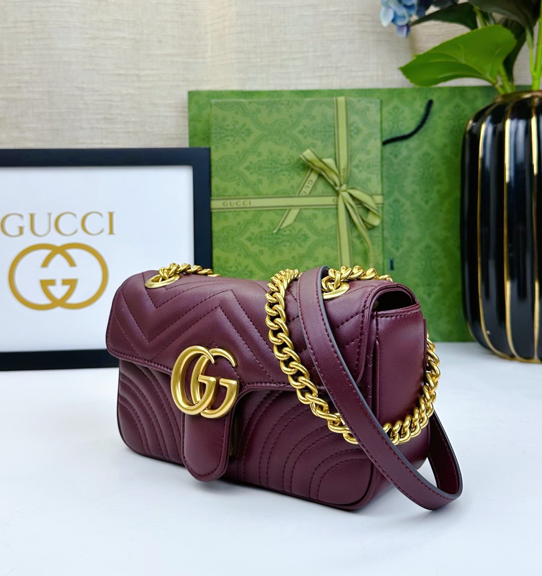 小号 头层牛皮 令人欲罢不能的Gucci美包你收了吗？GG Marmont系列，优雅精巧的设计可是俘获了