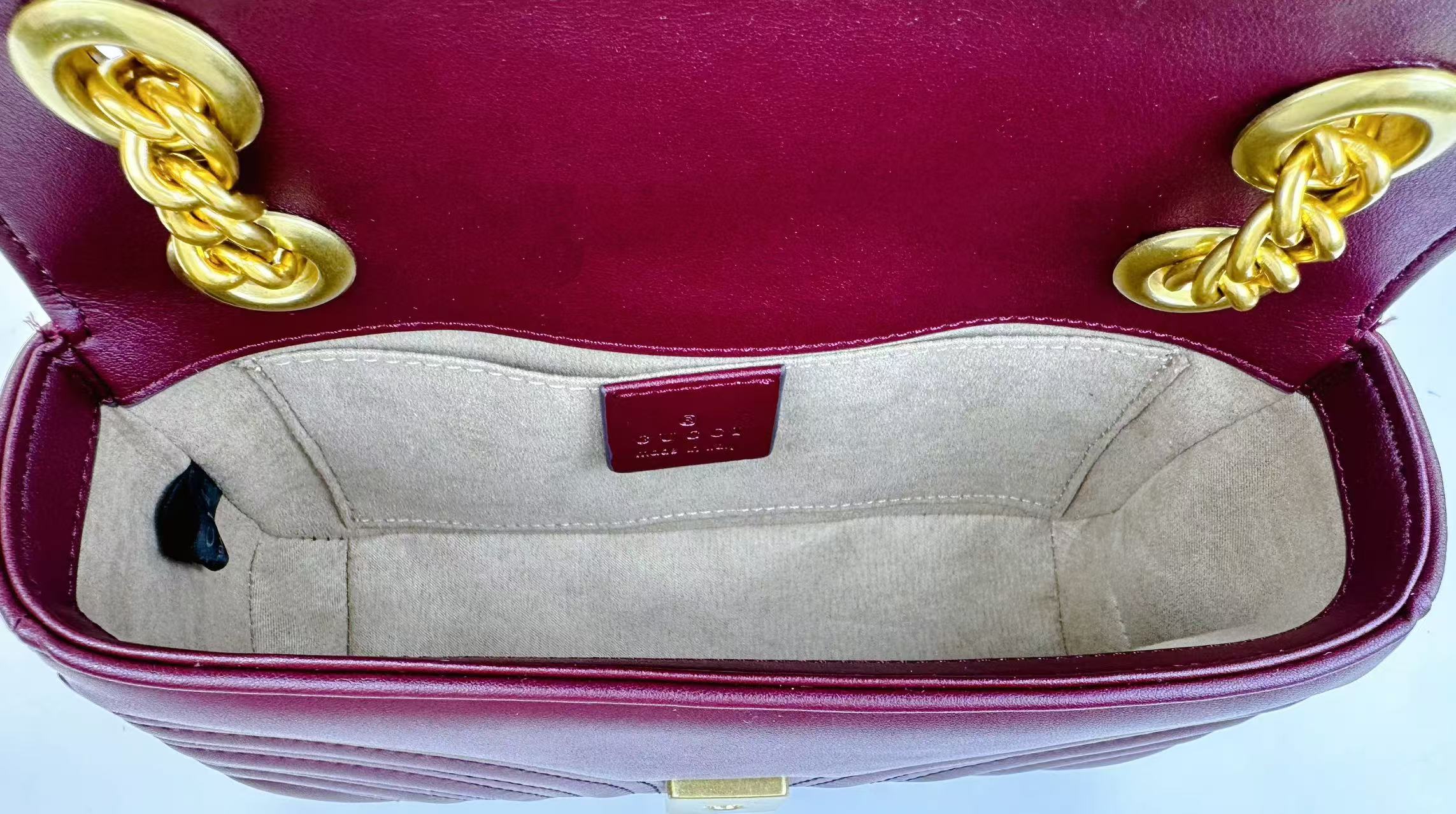 小号 头层牛皮 令人欲罢不能的Gucci美包你收了吗？GG Marmont系列，优雅精巧的设计可是俘获了