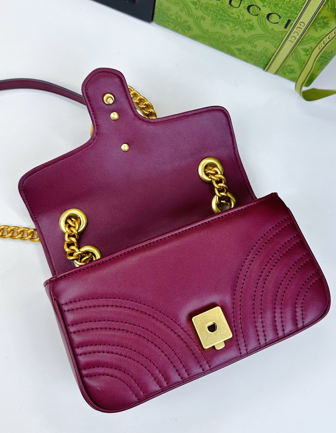 小号 头层牛皮 令人欲罢不能的Gucci美包你收了吗？GG Marmont系列，优雅精巧的设计可是俘获了