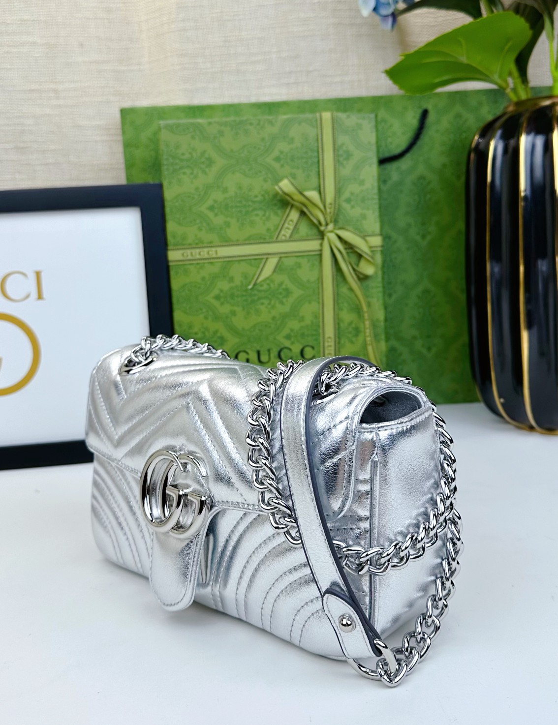   小号 头层牛皮 令人欲罢不能的Gucci美包你收了吗？GG Marmont系列，优雅精巧的设计可是俘